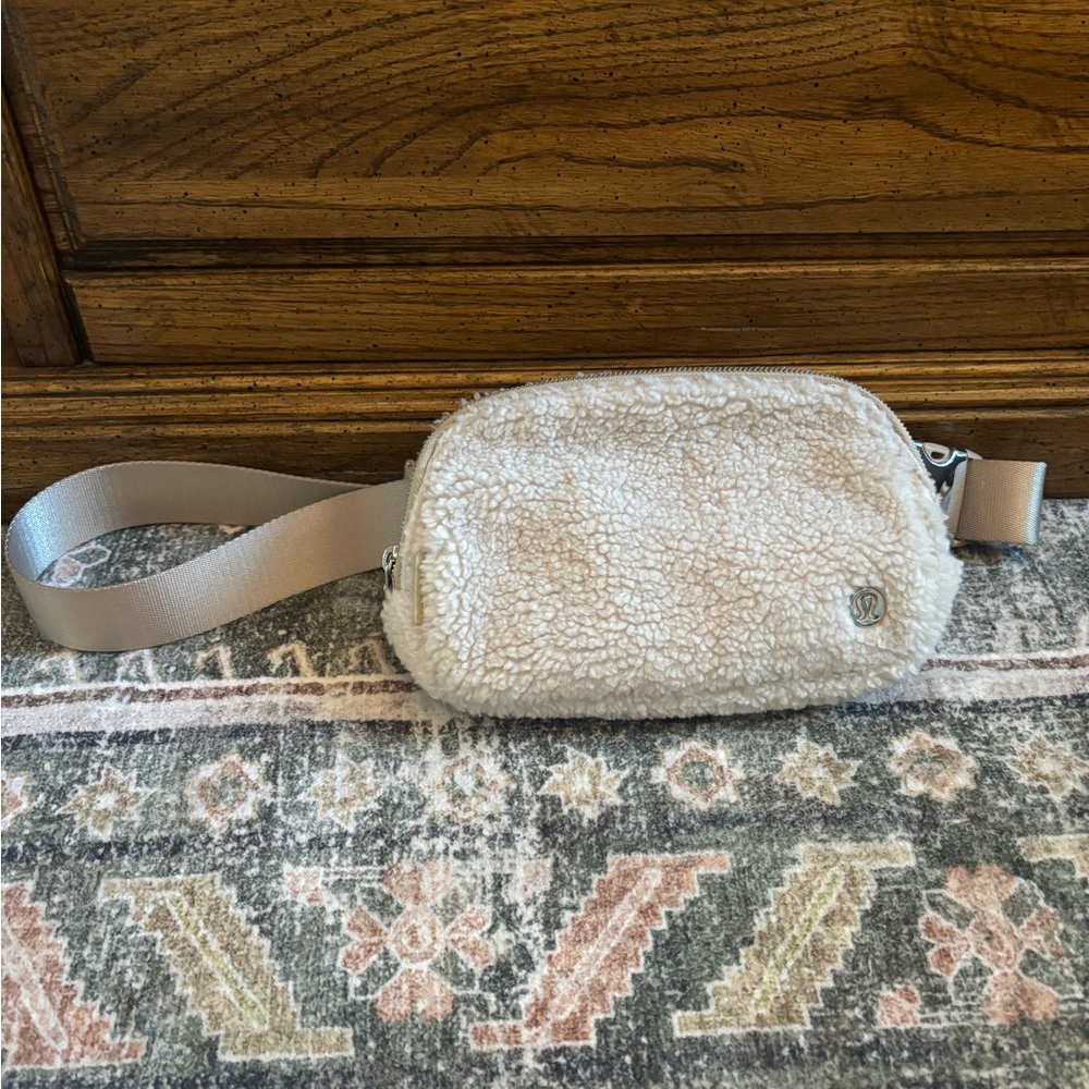 Lululemon Sherpa Belt Bag